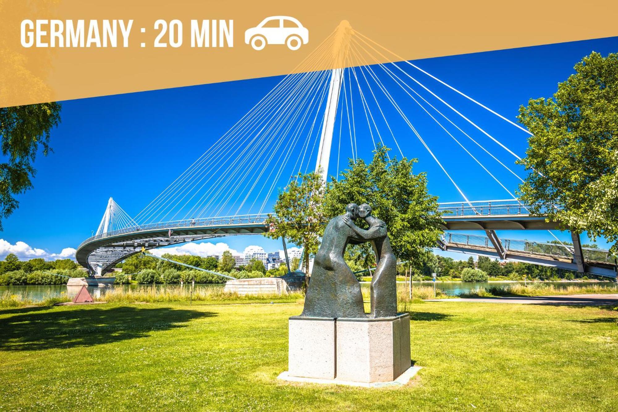 Lit Rond Tres Grand Et Confortable - Garage Possible Ou Parking Gratuit Rue - Gare 2 Min Et Ville 4 Min En Tram - Ciel Etoile - Netflix Videoprojecteur - Luxe Et Evasion Στρασβούργο Εξωτερικό φωτογραφία